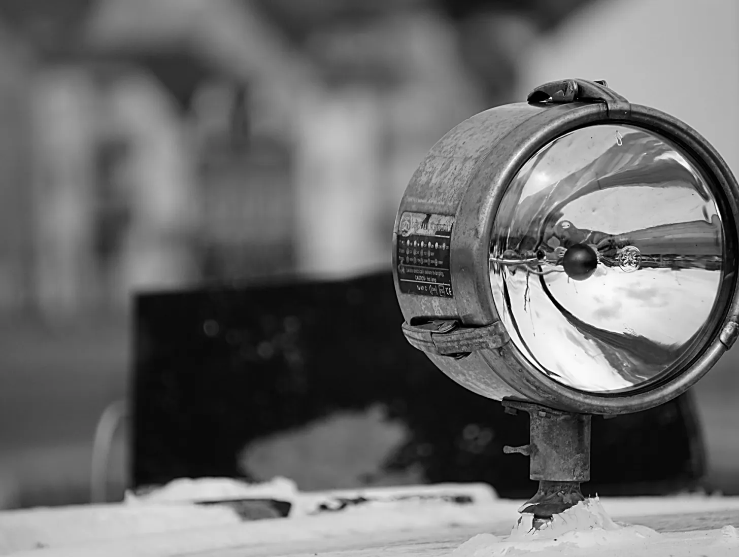 2204574 lamp 1262597 1920 1